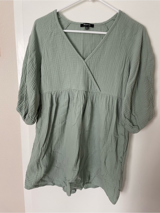 Madewell Dresses & Skirts - Madewell Light Sage Green Crinkled V-Neck Dress
